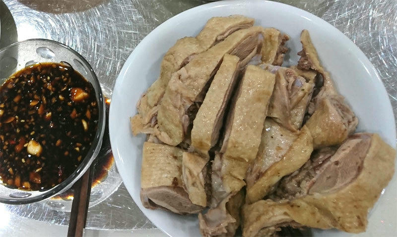 Thịt vịt chế biến được nhiều món nướng, luộc, lẩu, om sấu, nấu măng ...