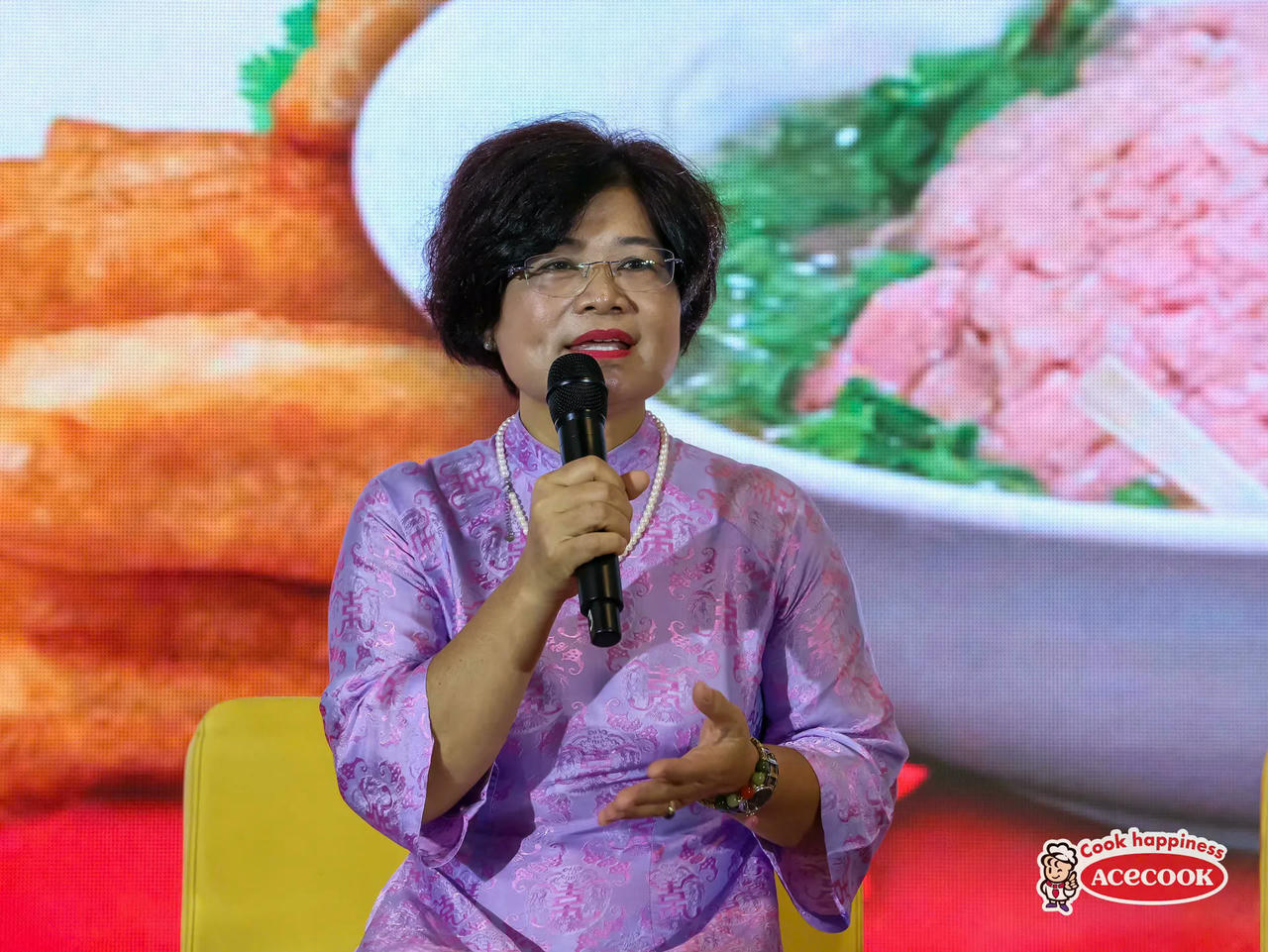 TS Lê Thị Thu Hương, Viện trưởng Viện Hà Nội học và Đào tạo quốc tế chia sẻ tại Toạ đàm. Ảnh: Duy Khánh