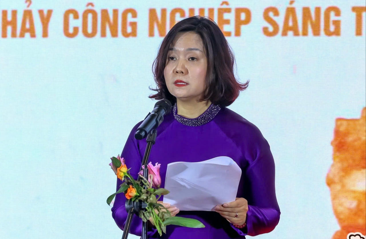  Bà Lê Thị Ánh Mai, Phó Giám đốc Sở Văn hóa, Thể thao Hà Nội phát biểu tại tọa đàm về di sản phở. 