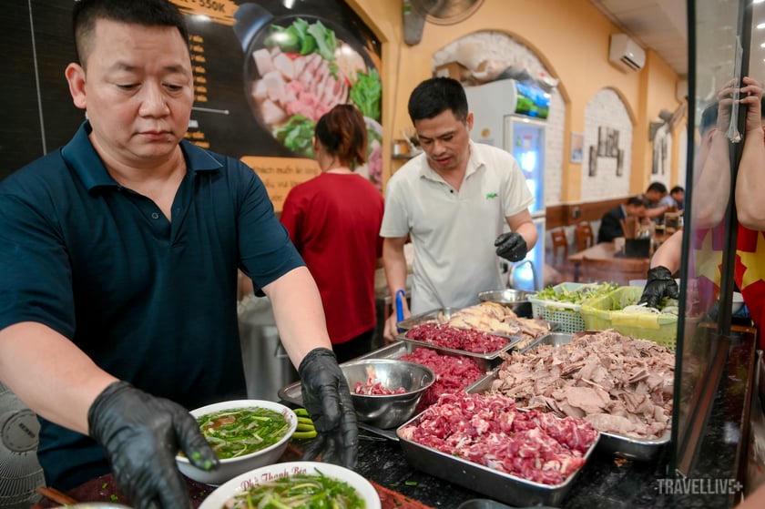   Ông Hoàng Minh Thanh, chủ quán phở Thanh Béo  
