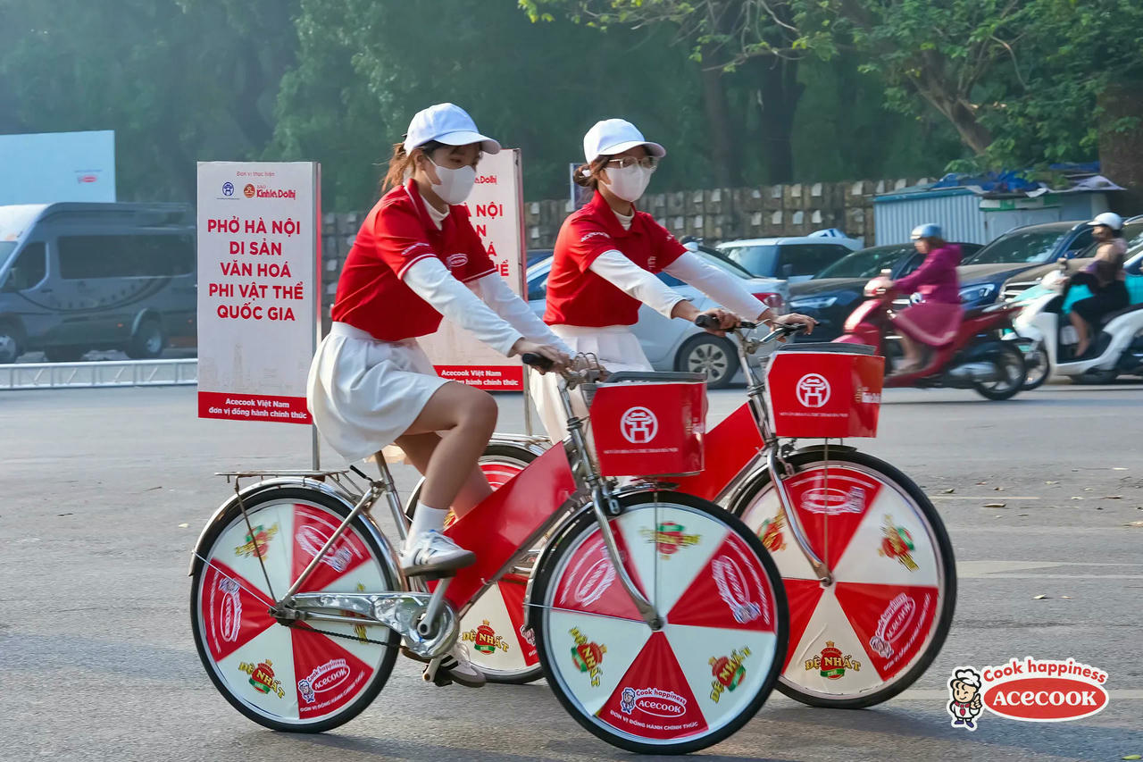 Roadshow đạp xe qua các di sản quảng bá Lễ hội Ẩm thực Hà Nội 2025