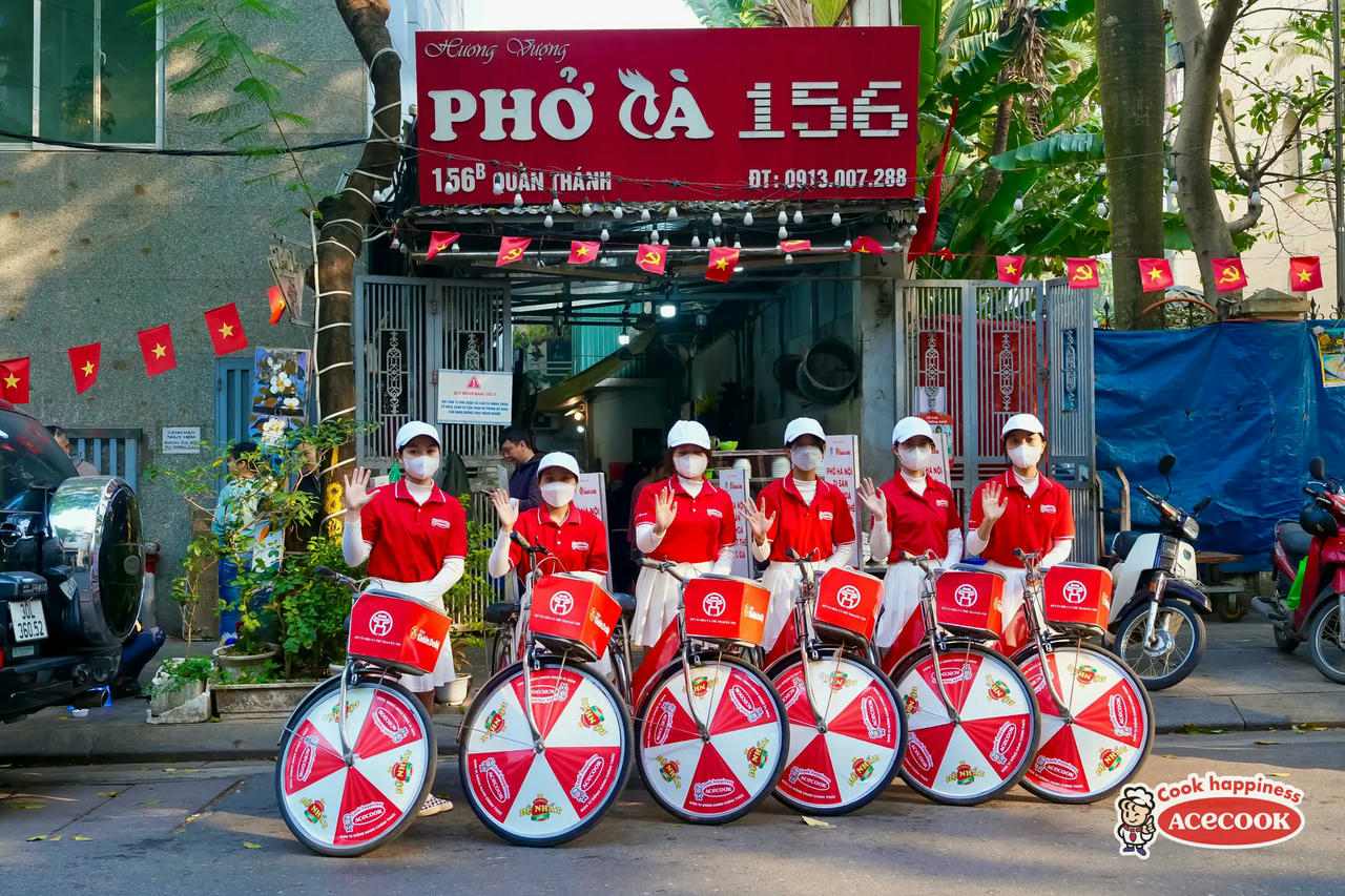 Hành trình roadshow quảng bá Phở Hà Nội check-in tại quán phở Gà (156 Quán Thánh).