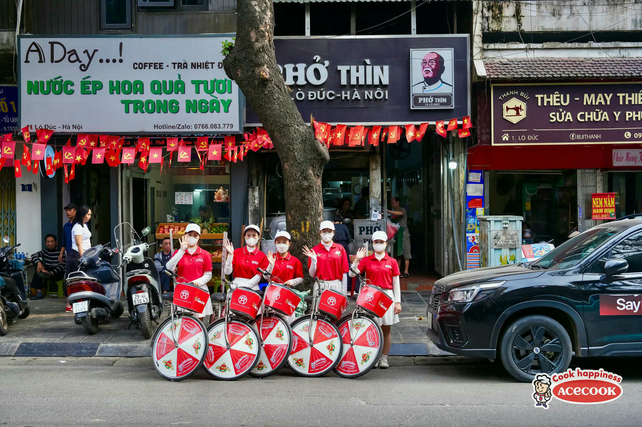 Hành trình roadshow quảng bá Phở Hà Nội check-in tại phở Thìn (13 Lò Đúc).