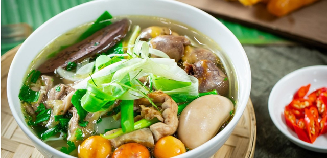 Phở gà Đông Tảo ở Hà Nội làm say lòng thực khách