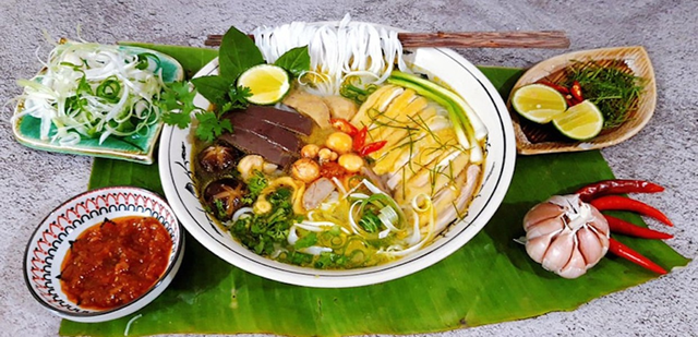 Phở gà Đông Tảo món ăn gợi nhớ hồn quê Việt