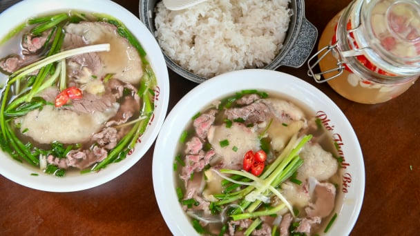 Thực khách bồi hồi nhớ về món "phở không người lái" khi ăn cùng cơm nguội